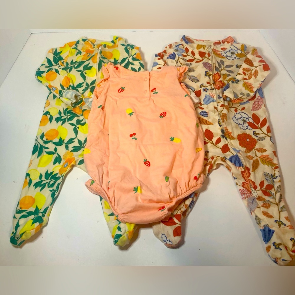 Old Navy Baby Clothes Bundle 3 Pack 0-3 M. Multicolor